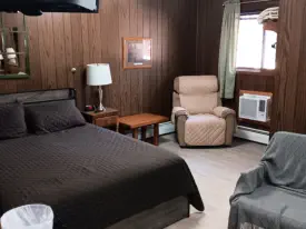 Single Queen Room