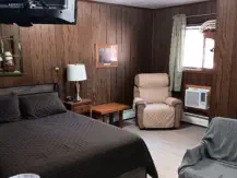 Single Queen Room